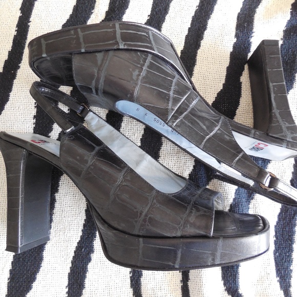 Charles Jourdan Black "Jagala Congo" 4" heels - Picture 1 of 8